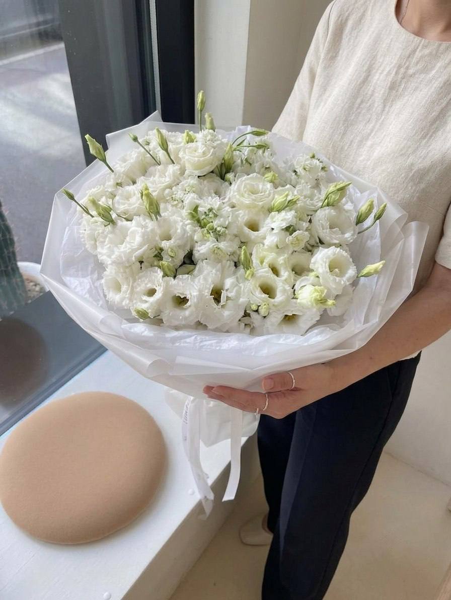 Моно-букет из белой эустомы